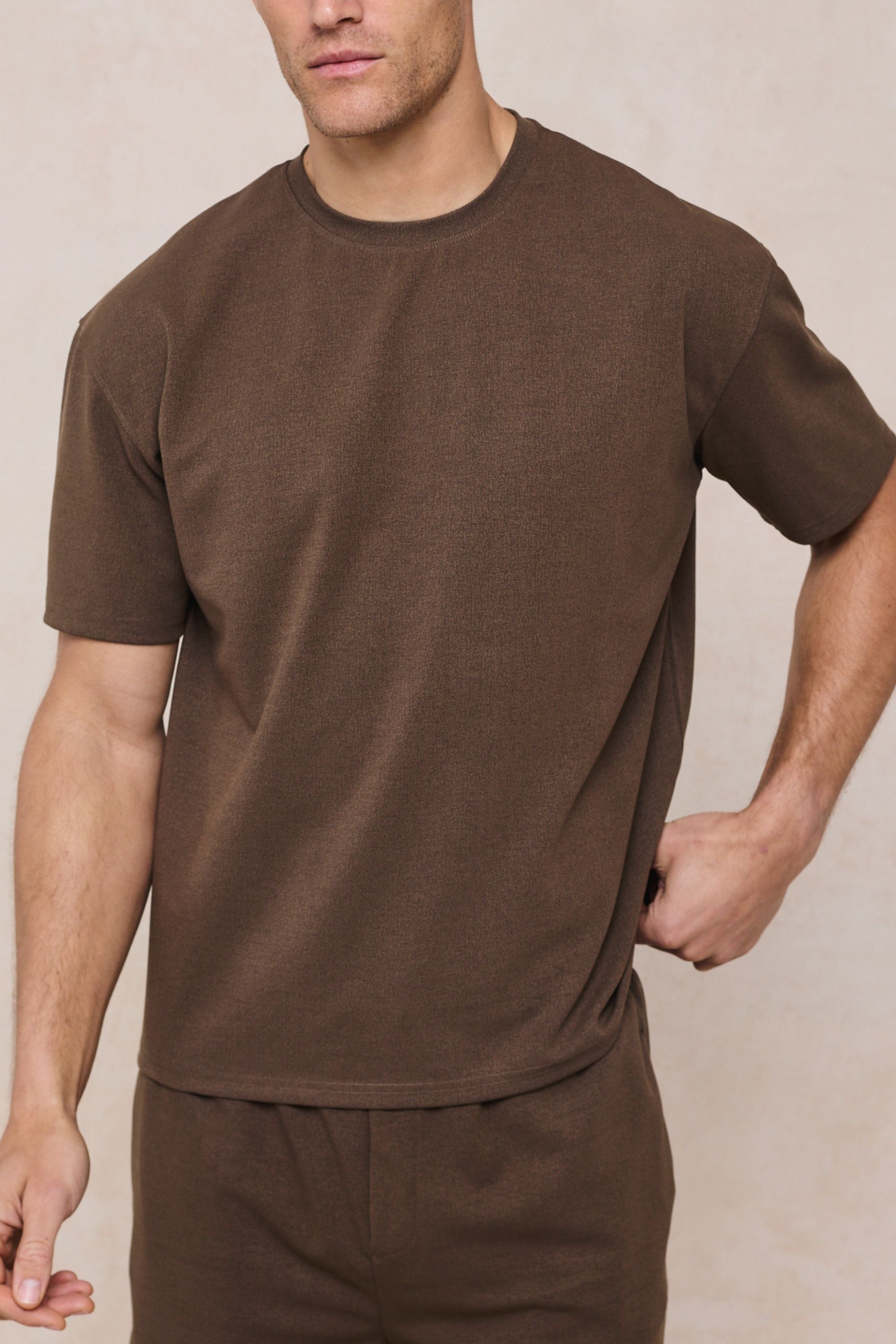 Tomas T-shirt met ronde hals en kreukels - Donkerbruin