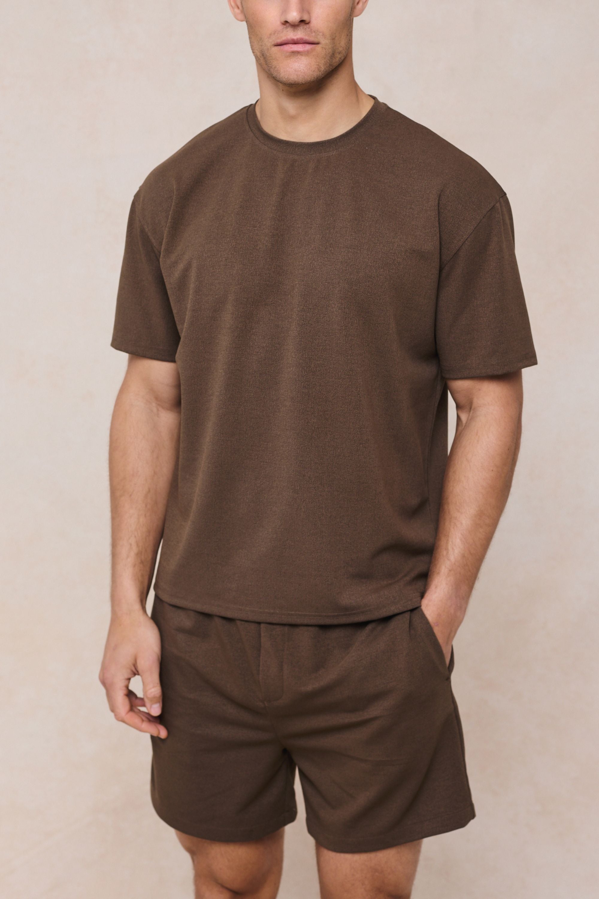 Tomas T-shirt met ronde hals en kreukels - Donkerbruin