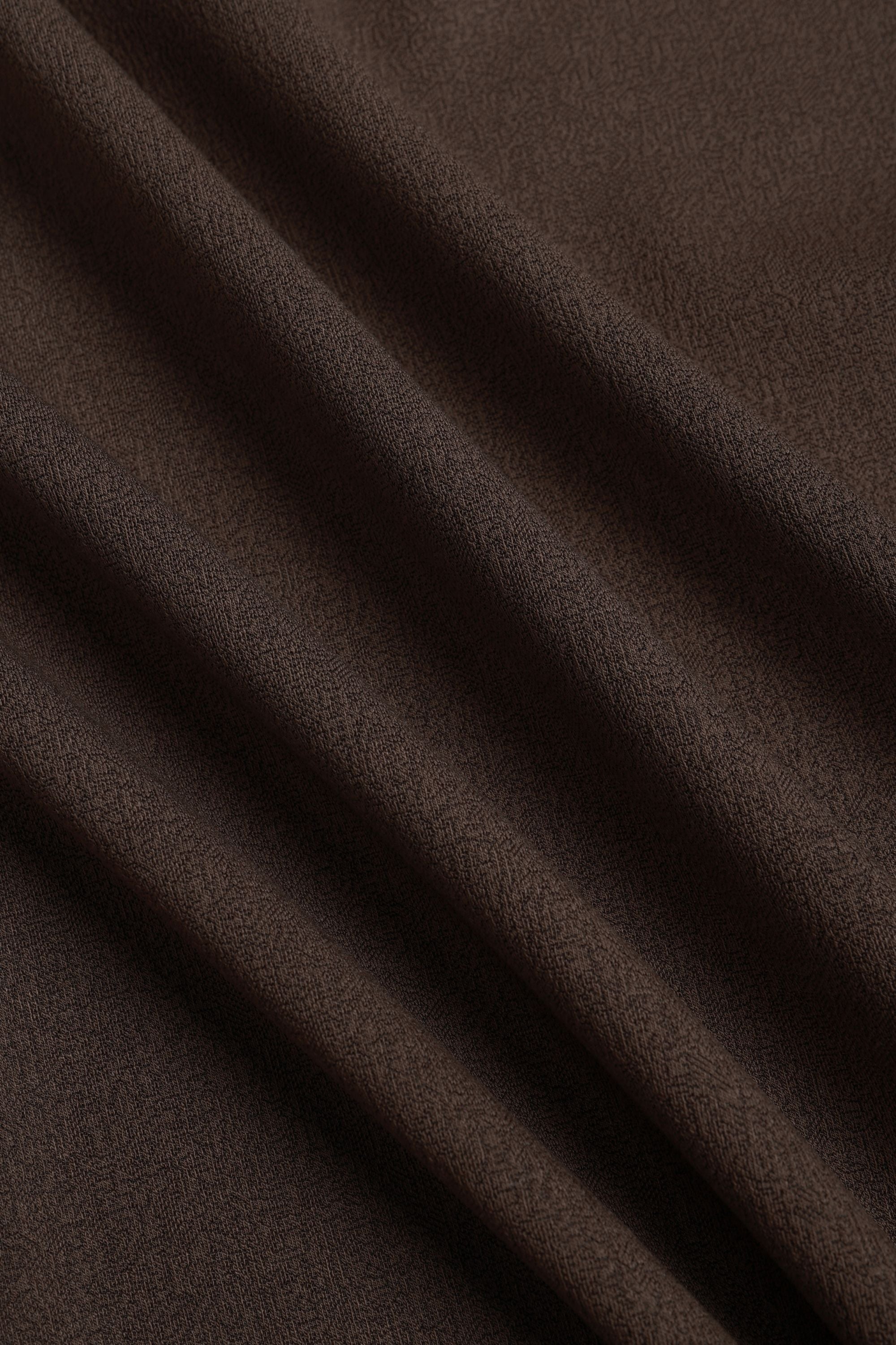 Tomas T-shirt met ronde hals en kreukels - Donkerbruin