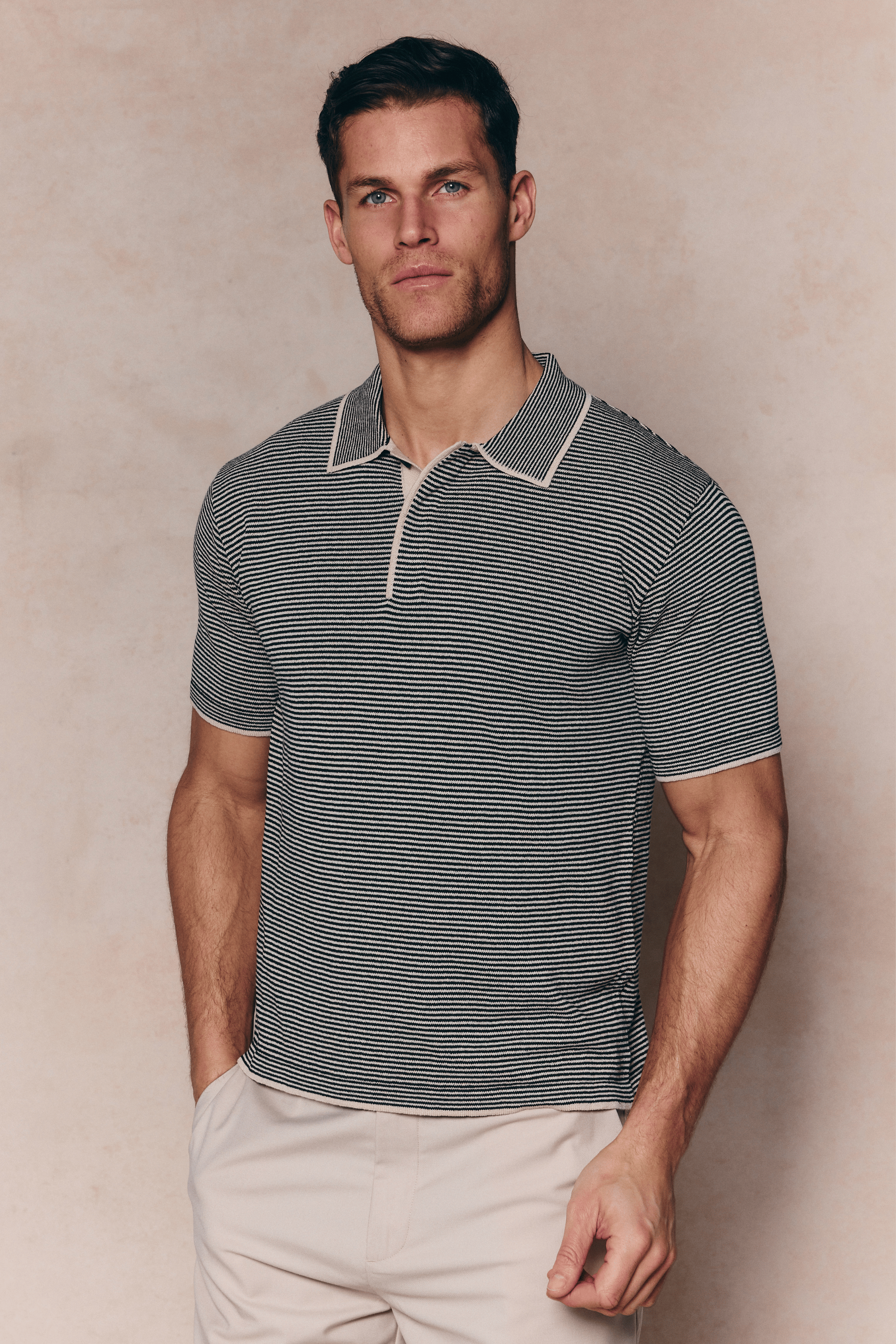 Felipe Polo met contrasterende zomen, gestreept linnen en halve sluiting - Beige/Zwart