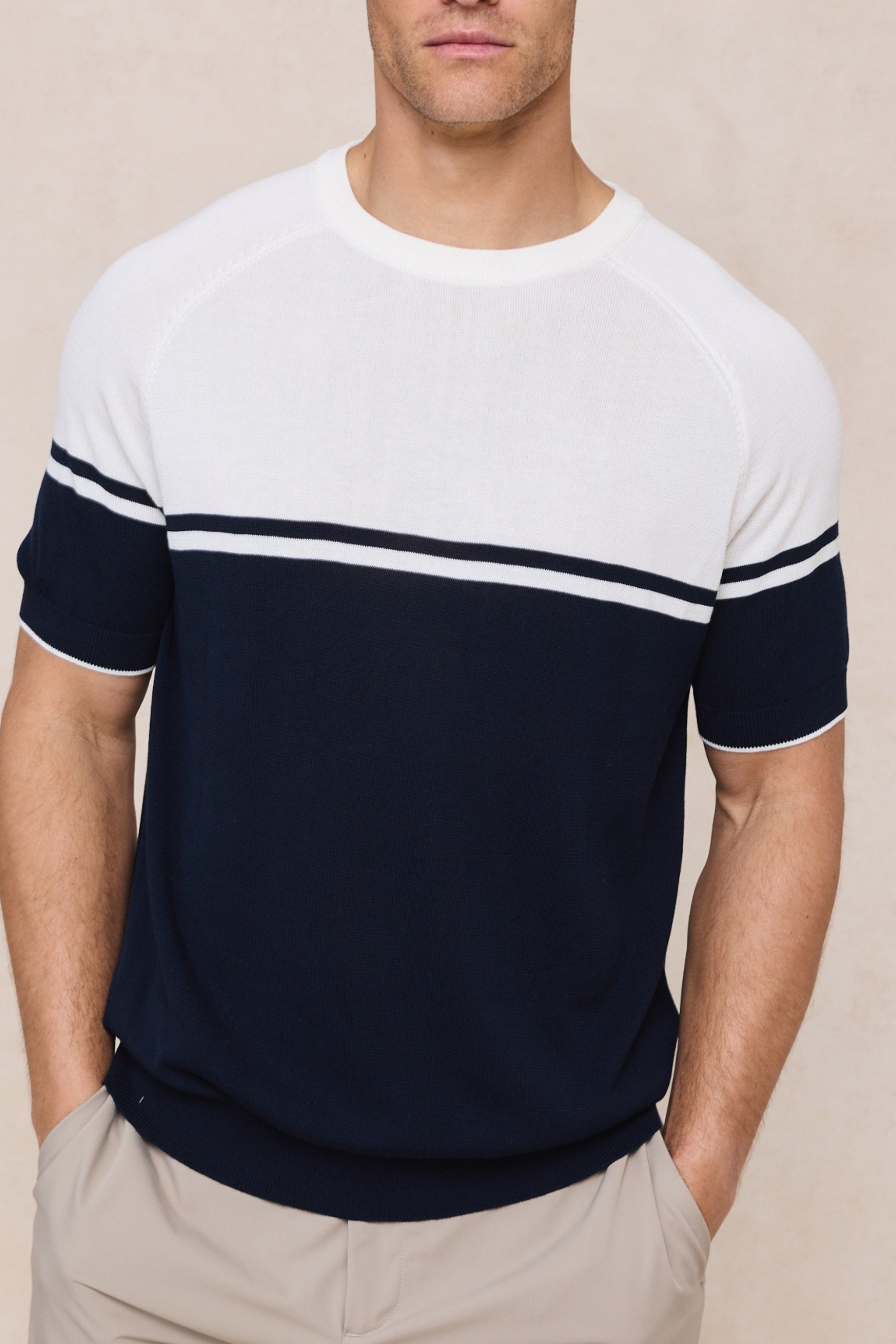 Riera Colour Block gebreid T-shirt met ronde hals - Marineblauw/Ecru
