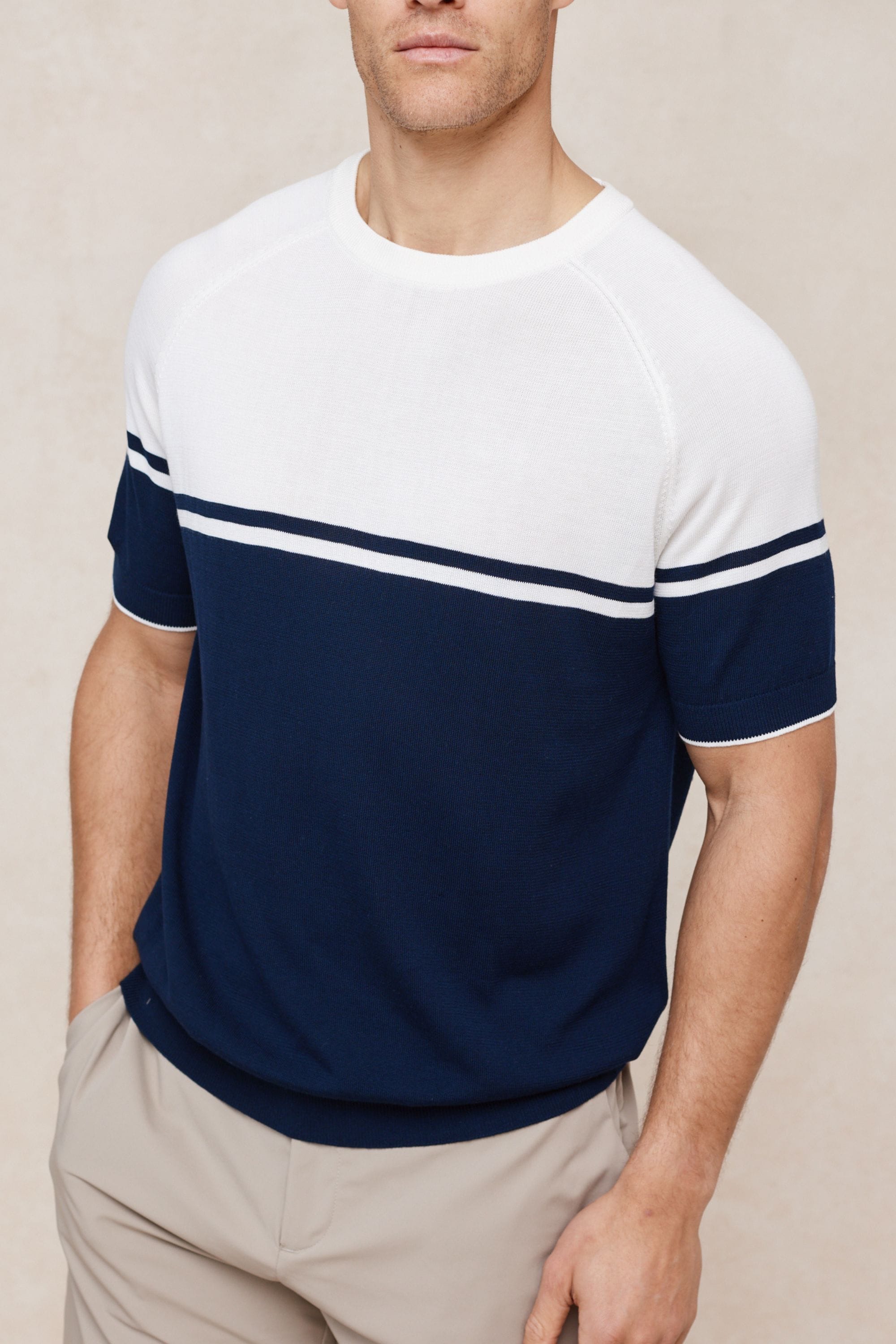 Riera Colour Block gebreid T-shirt met ronde hals - Marineblauw/Ecru