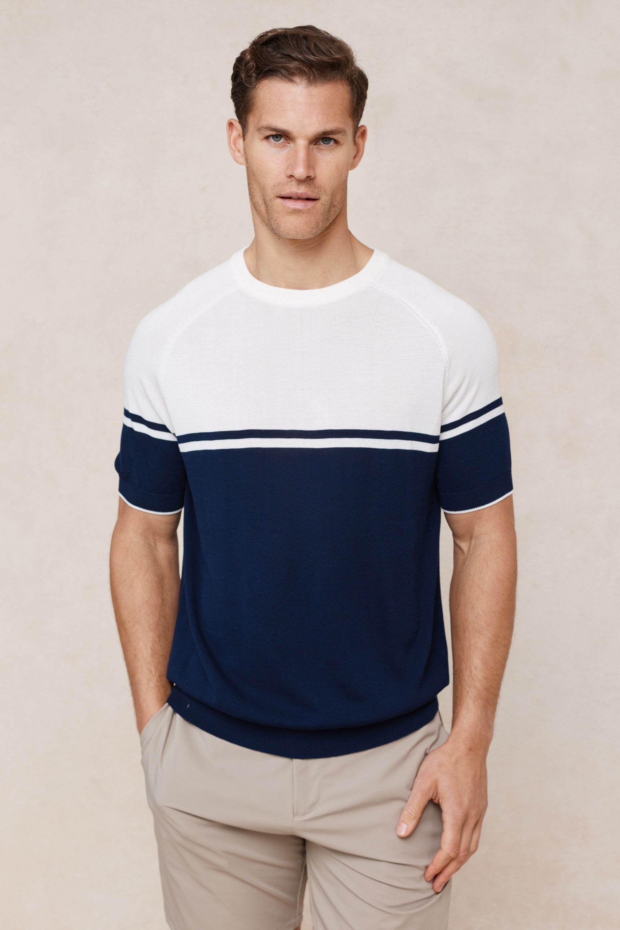 Riera Colour Block gebreid T-shirt met ronde hals - Marineblauw/Ecru