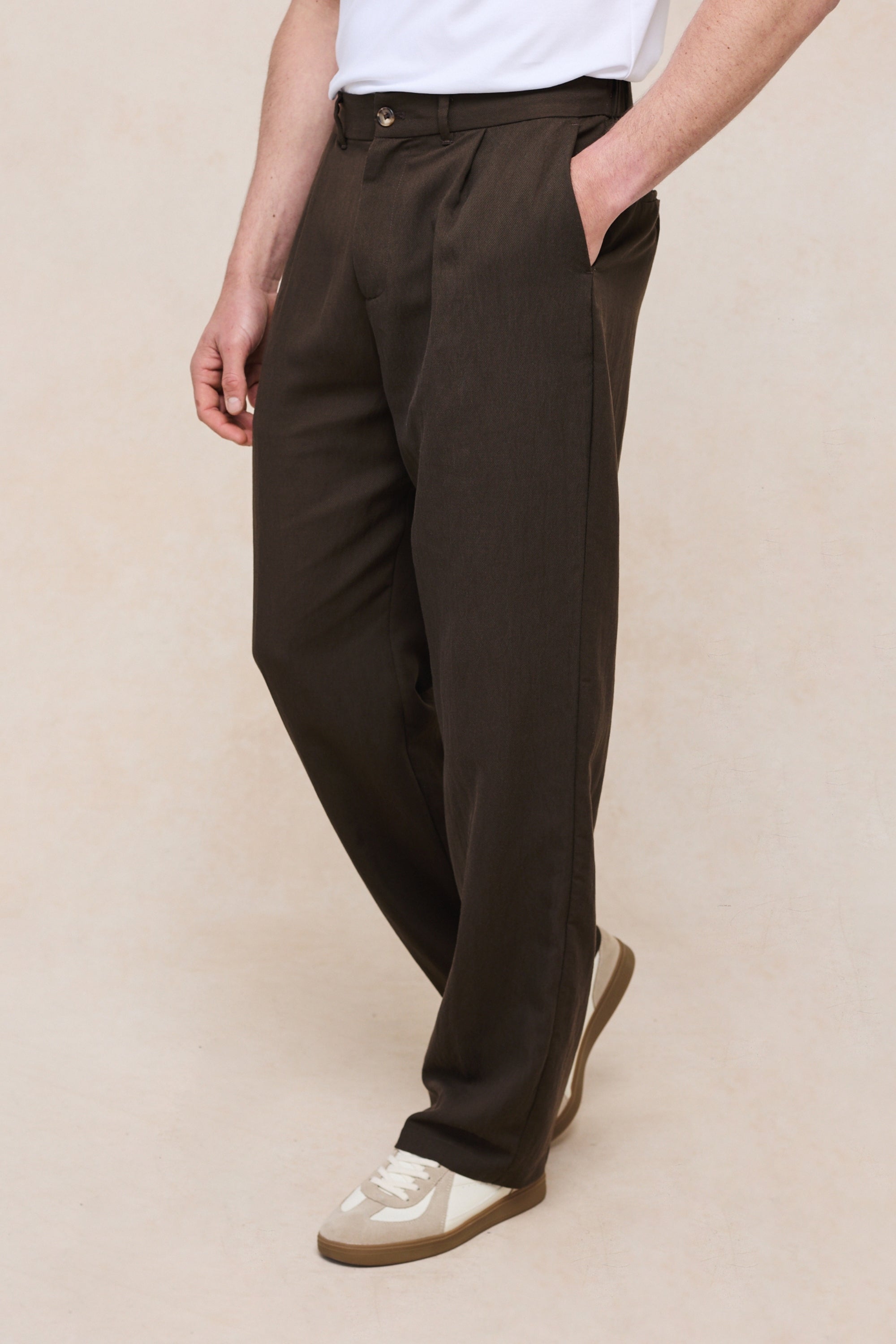 Helio Pleated Relaxed Trouser - Brown