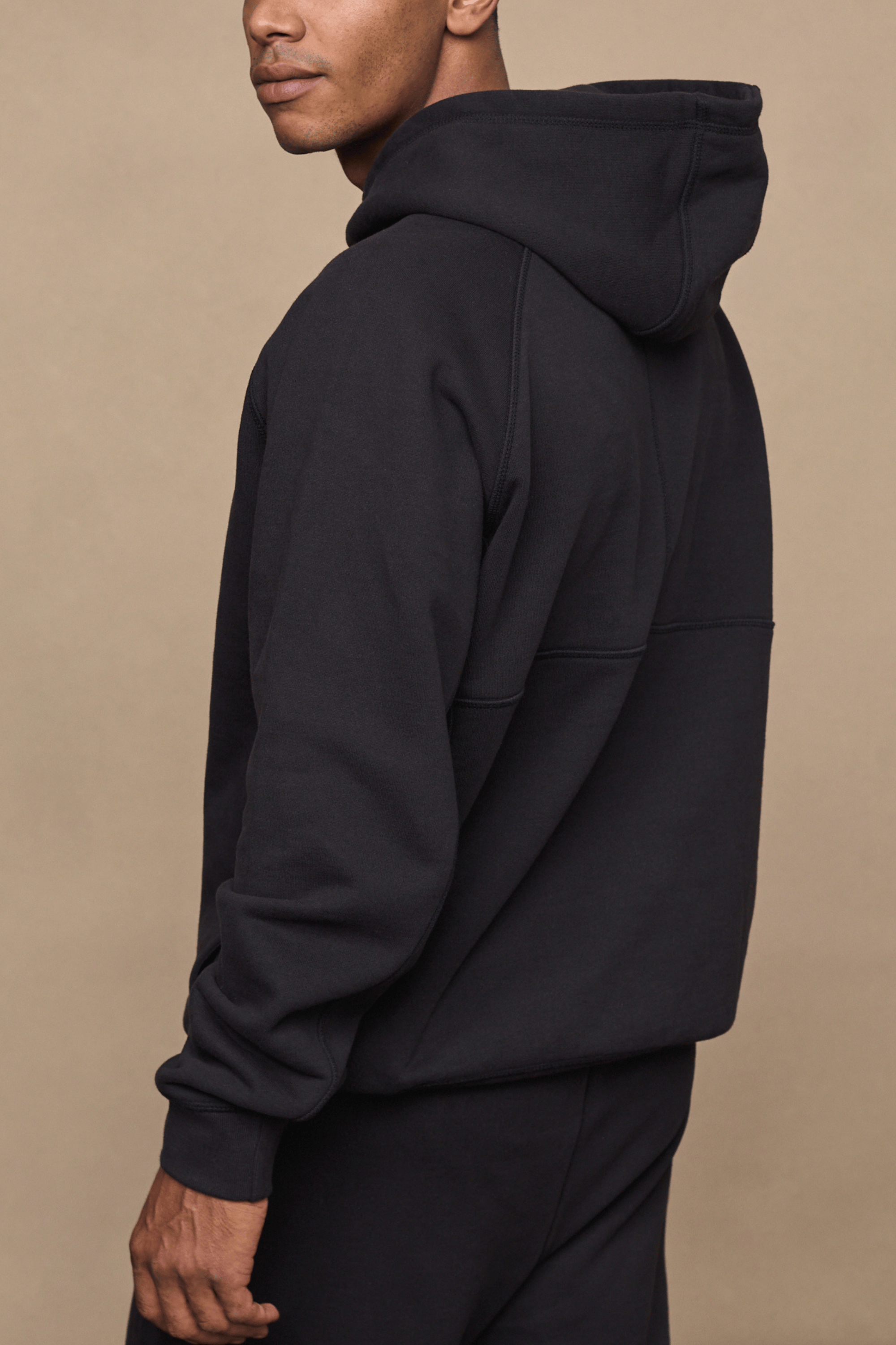 Men’s heavyweight cotton blend hoodie in Black with raglan sleeves by Raith