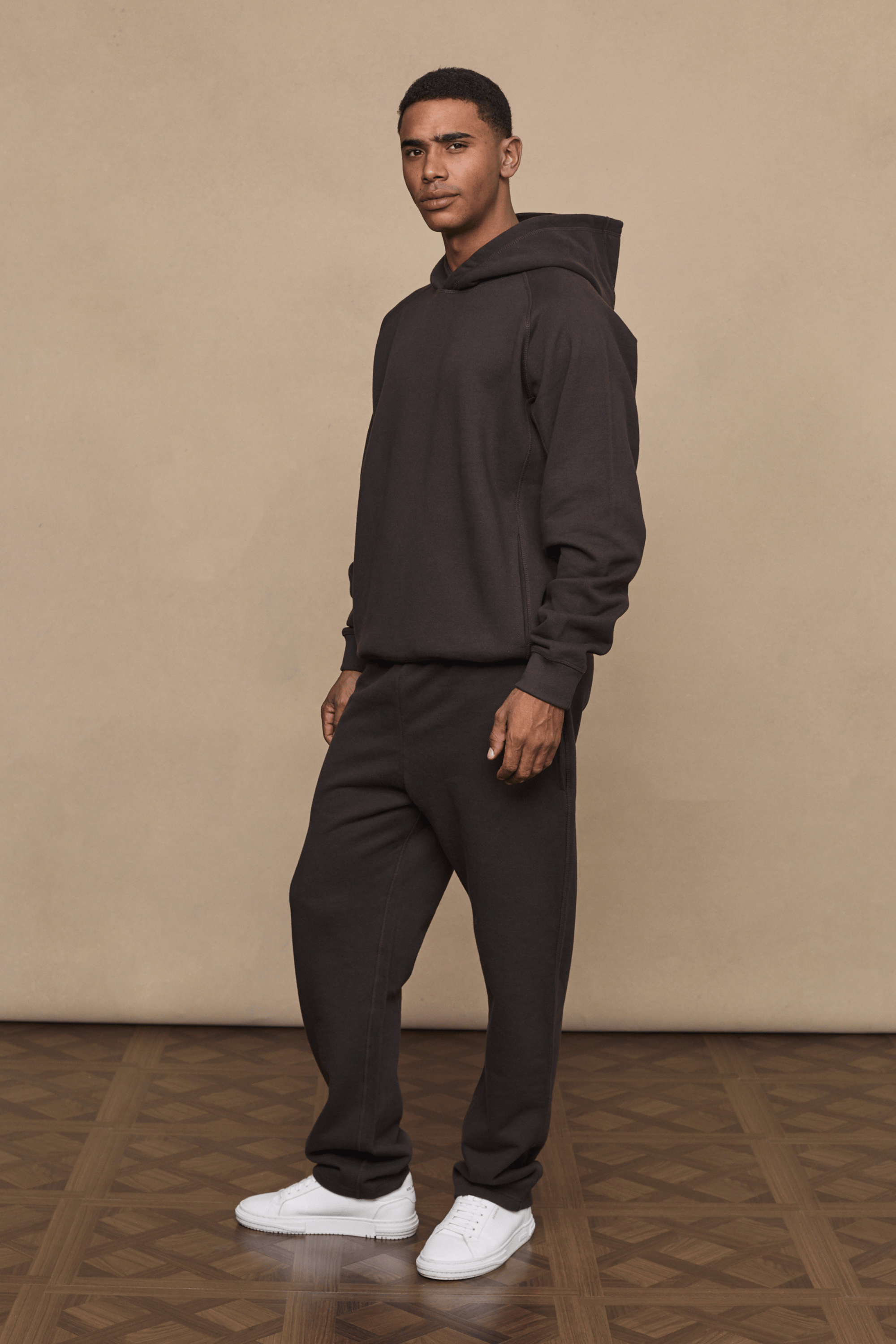 Men’s heavyweight cotton blend hoodie in dark brown with raglan sleeves by Raith