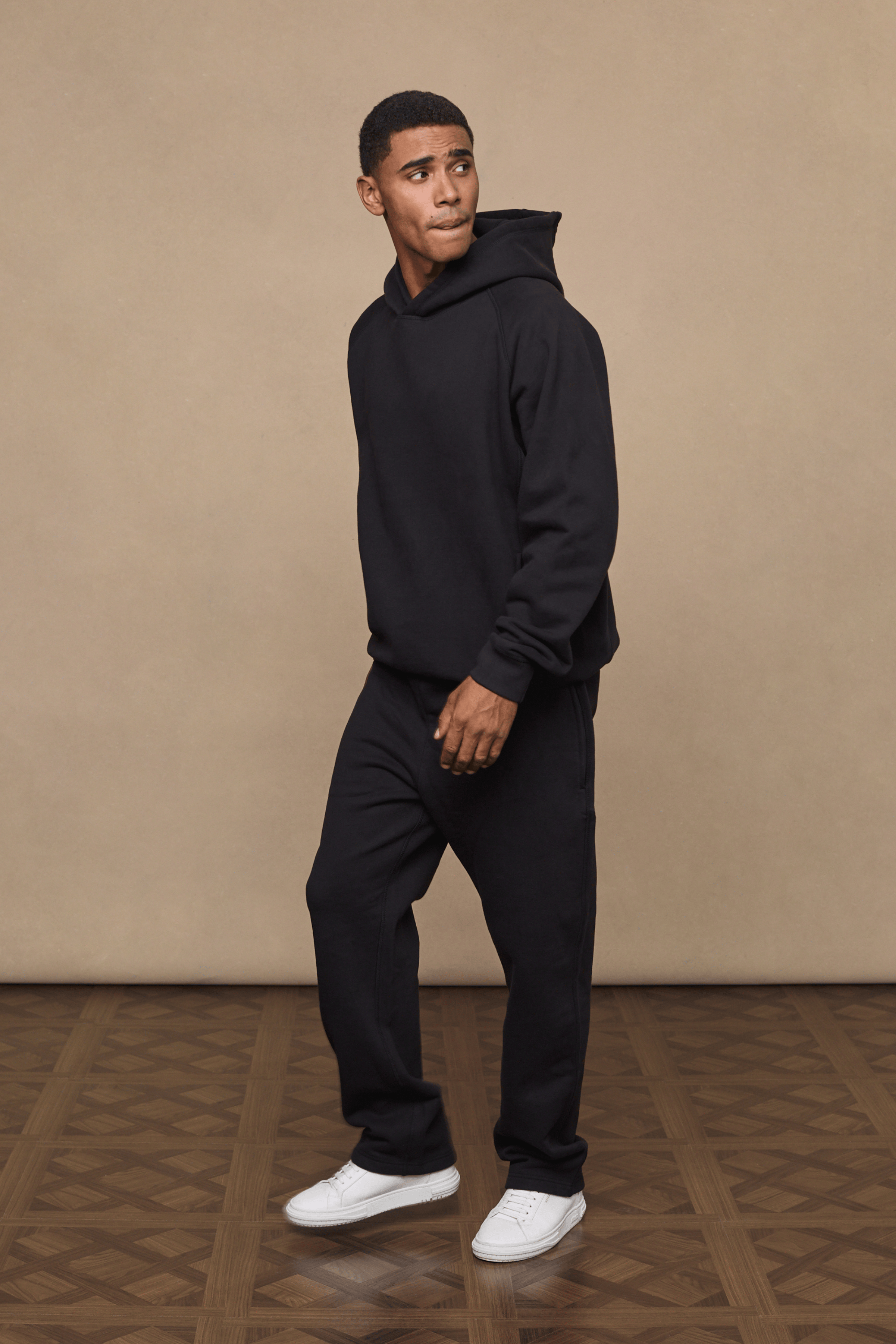 Men’s heavyweight cotton blend hoodie in Black with raglan sleeves by Raith