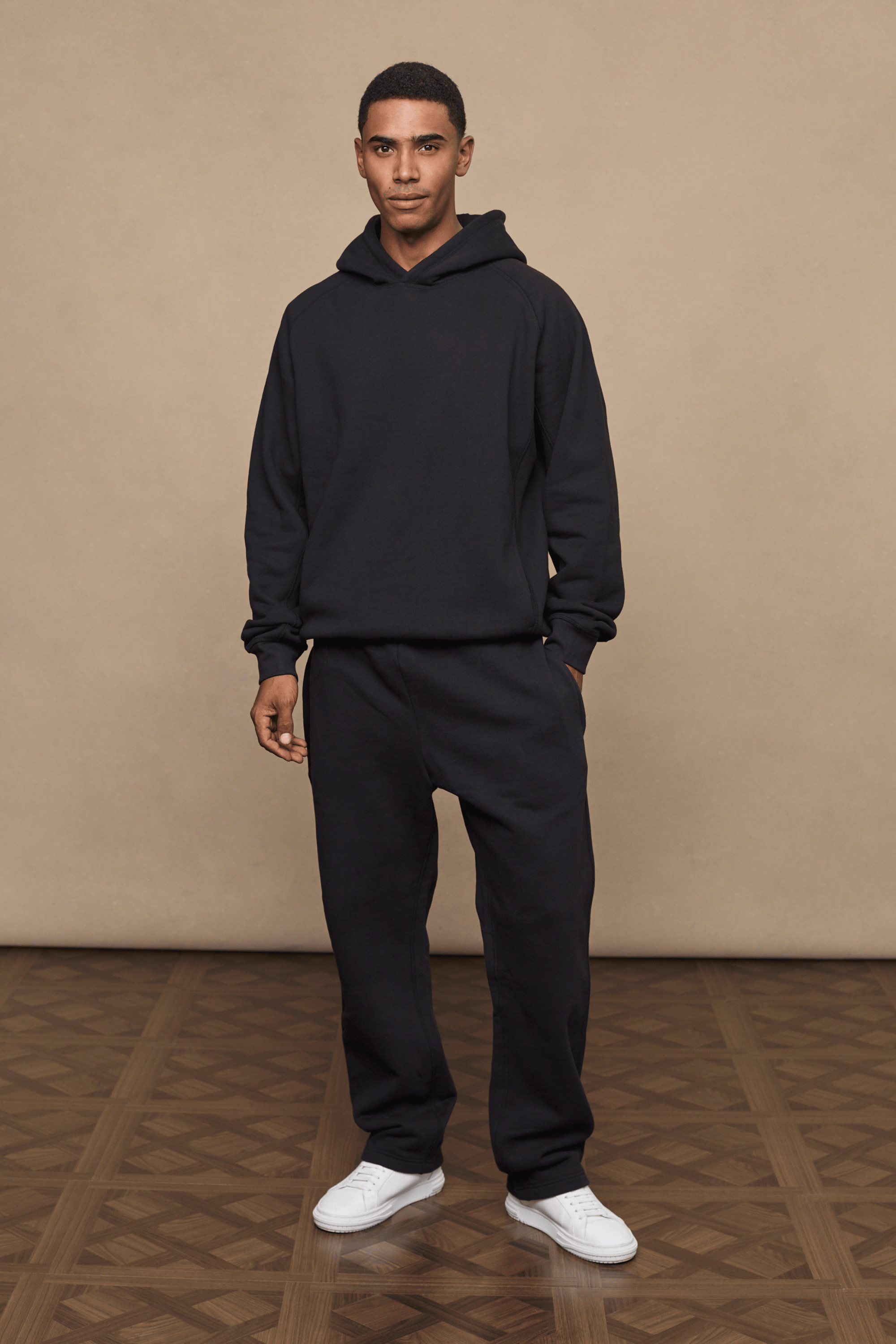 Men’s heavyweight cotton blend hoodie in Black with raglan sleeves by Raith