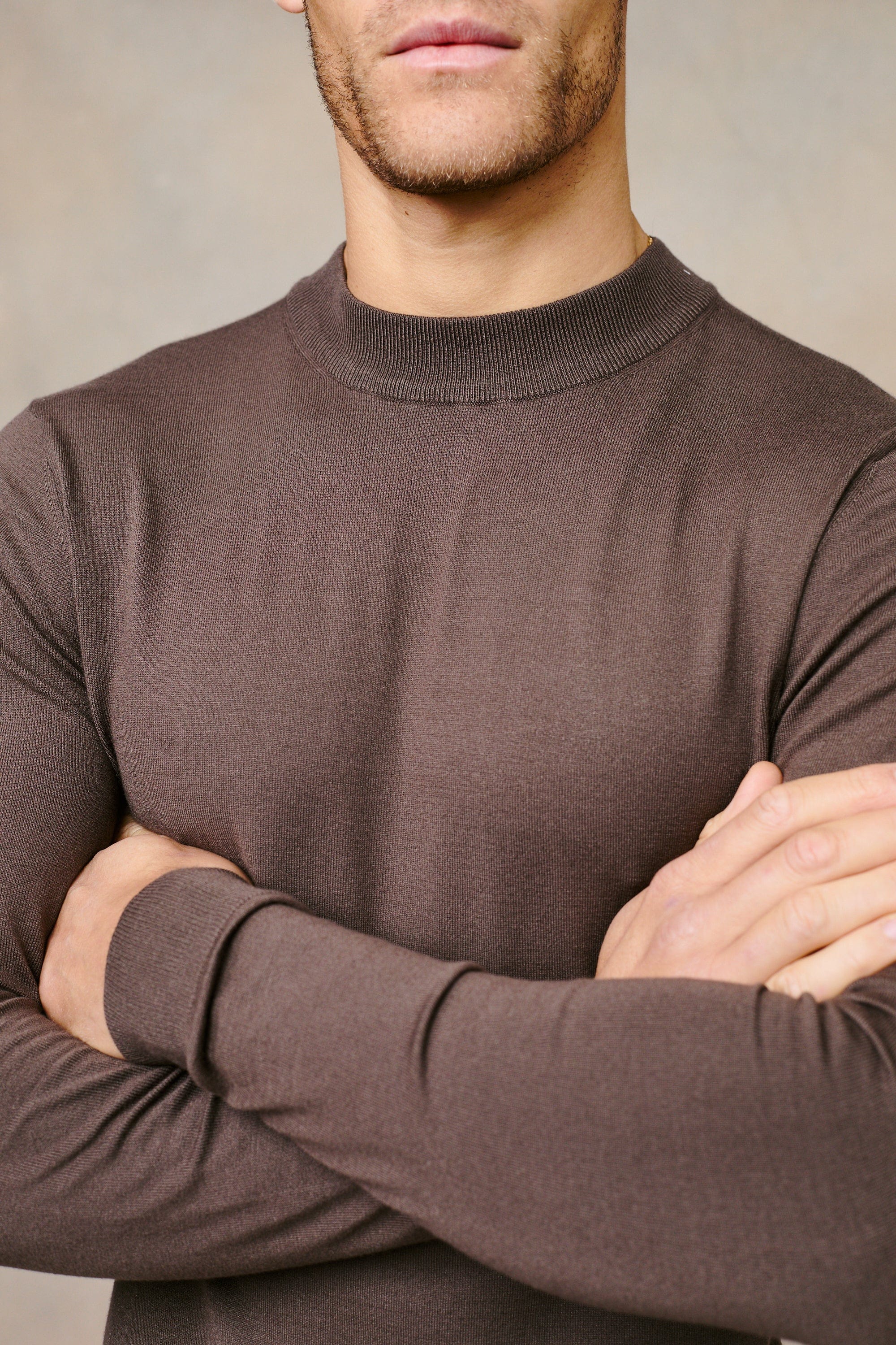 Noah lichtgewicht trui met ronde hals - bruin