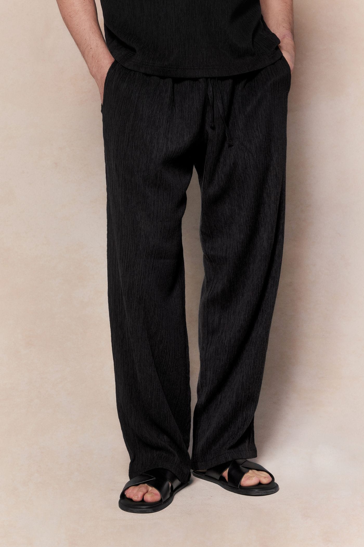 Silvano Crinkled Relaxed Trouser - Black
