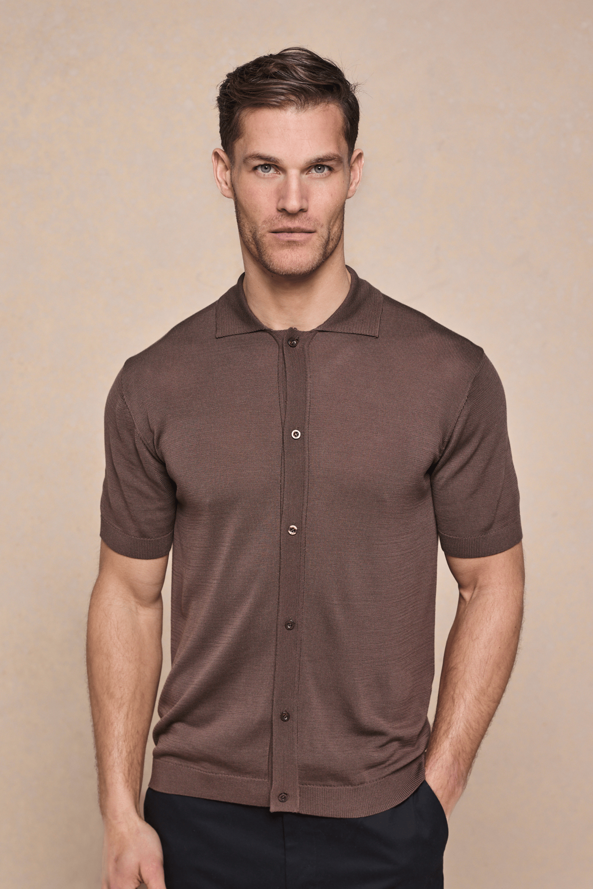 Pedro gebreide blouse met korte mouwen en knoopsluiting - Bruin