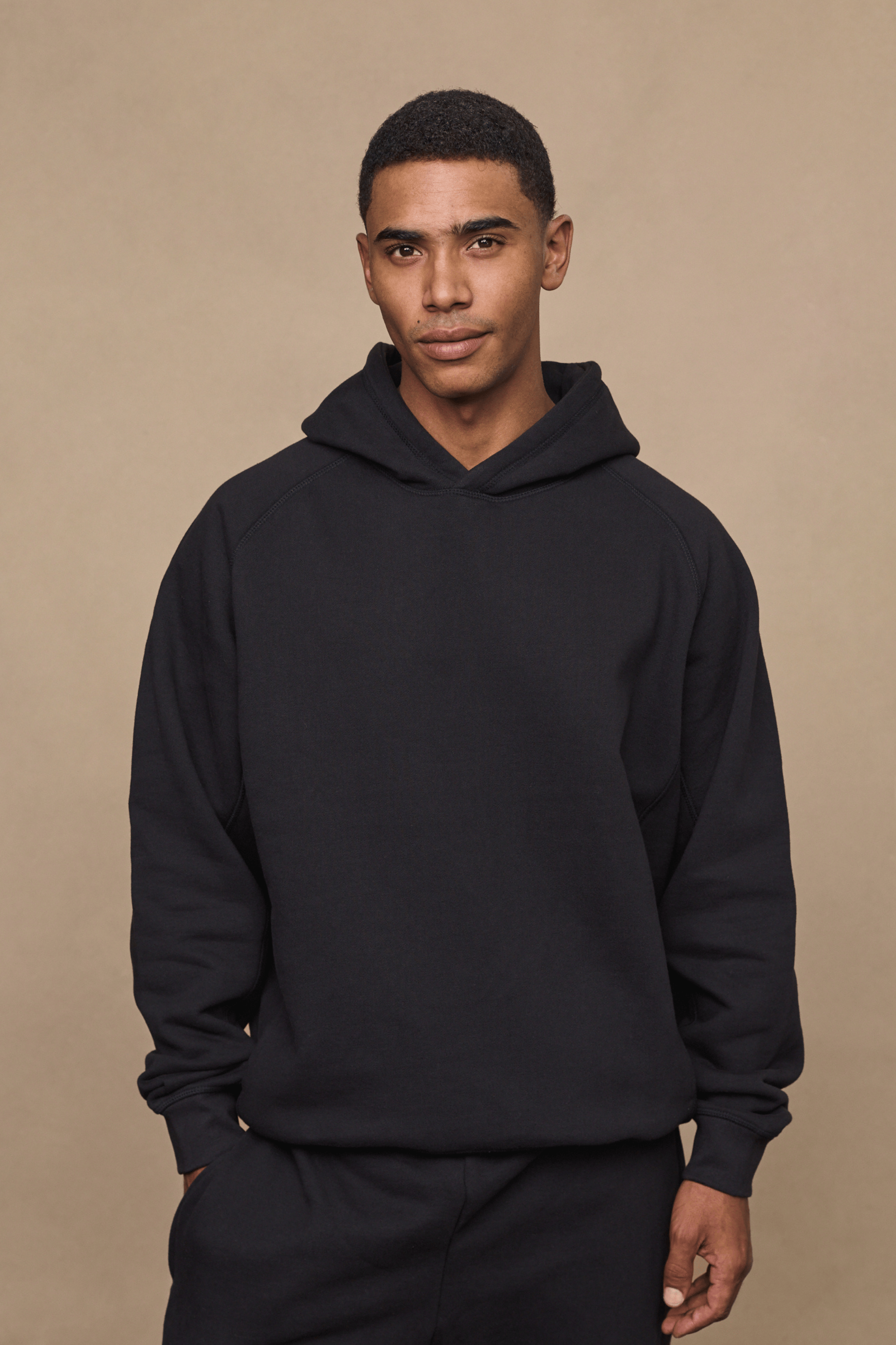Men’s heavyweight cotton blend hoodie in Black with raglan sleeves by Raith