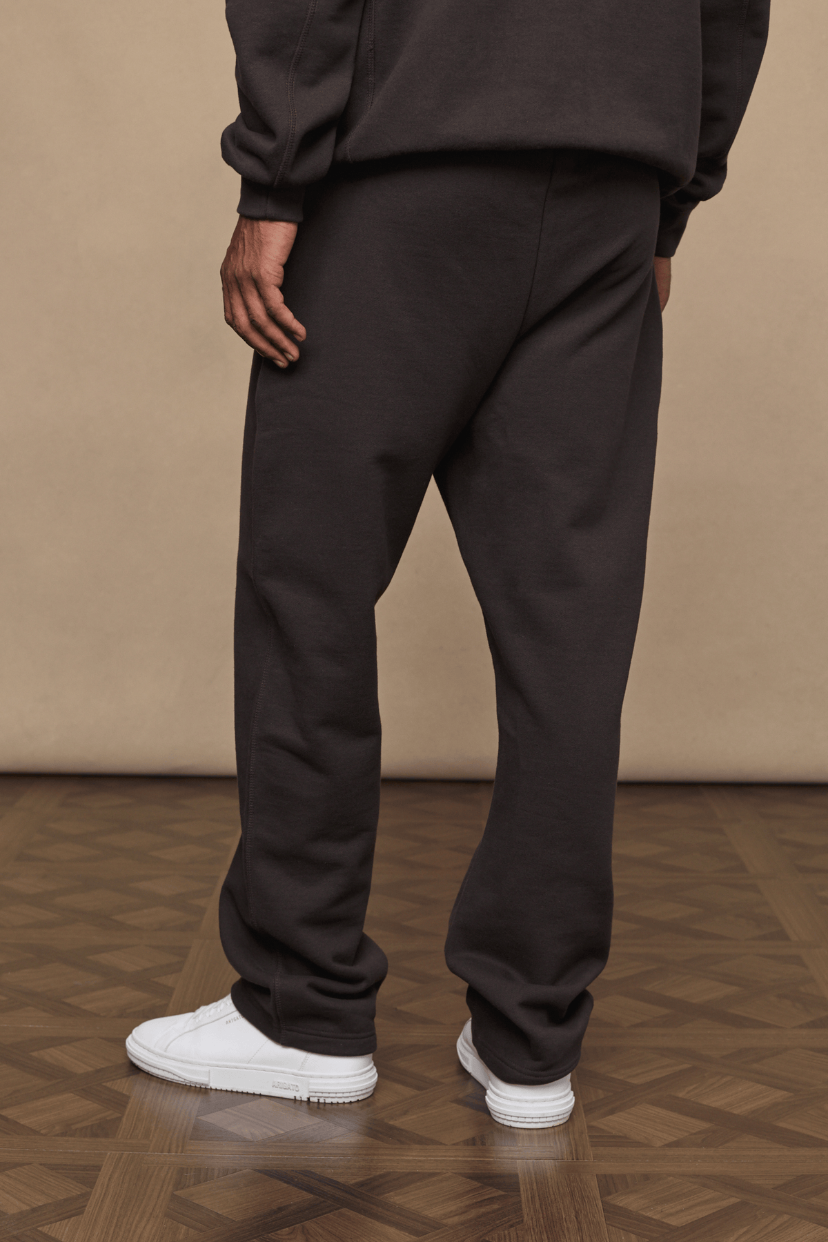 Men’s heavyweight cotton blend joggers in dark brown with straight leg fit by Raith