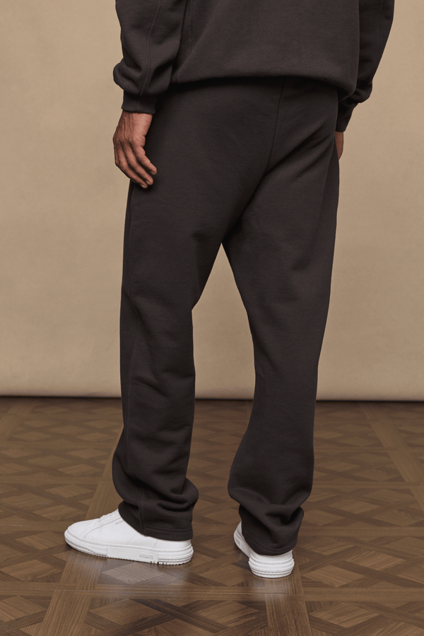 Men’s heavyweight cotton blend joggers in dark brown with straight leg fit by Raith